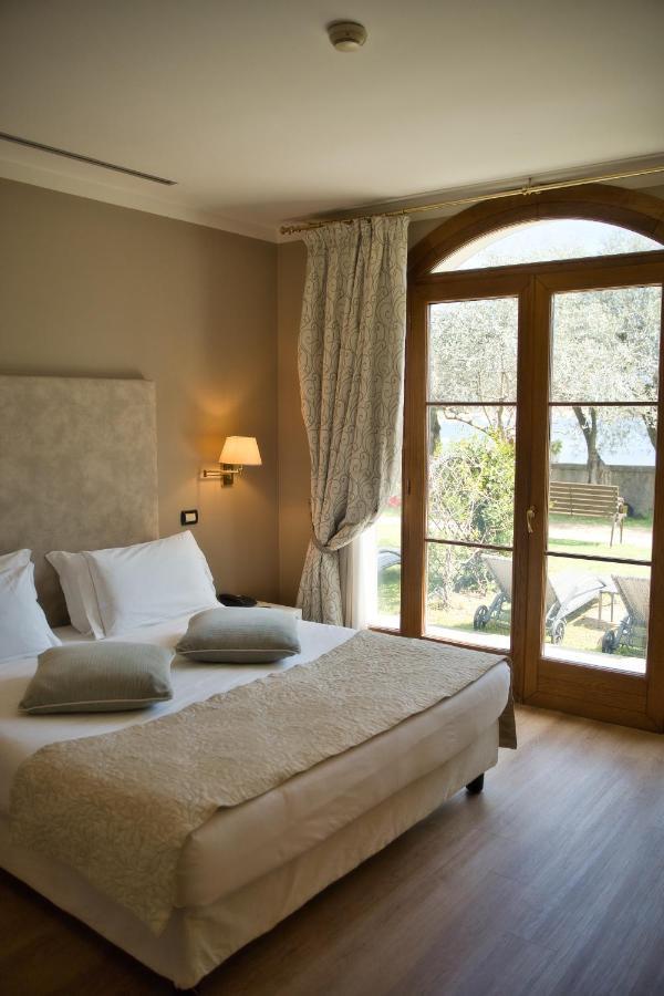 Deluxe Double or Twin Room Lake View